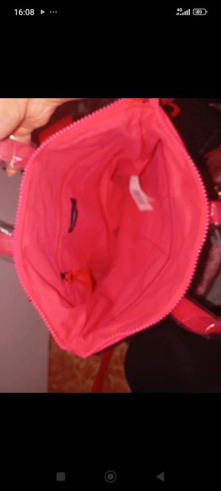 Mochila naranja con logo