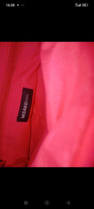 Mochila naranja con logo