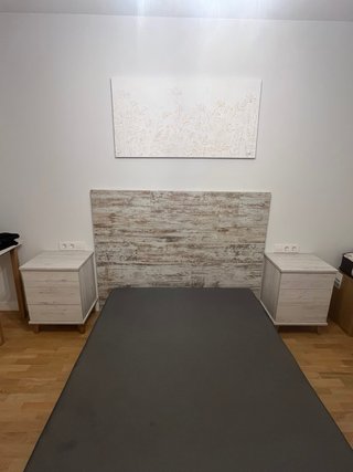 Dormitorio completo: cabecero, mesitas y cuadro