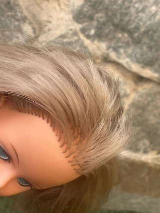 Muñeca Bella Cathie pelo rubio ojos azules