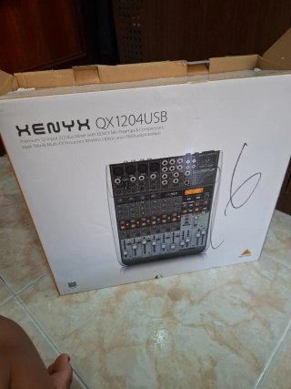 Mesa de Mezclas Behringer Xenyx QX1204USB