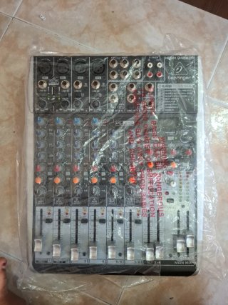 Mesa de Mezclas Behringer Xenyx QX1204USB