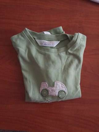 Conjunto verano 6-9 meses + 2 camisetas