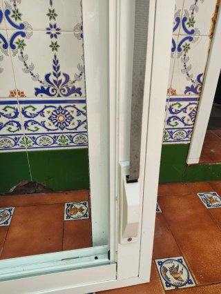 Ventana corredera blanca completa