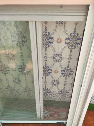 Ventana corredera blanca completa