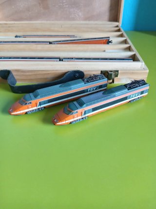 Set treni TGV arancioni in scatola