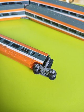 Set treni TGV arancioni in scatola