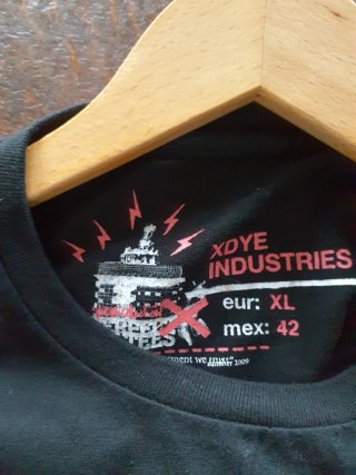 Camiseta Negra Manifesto