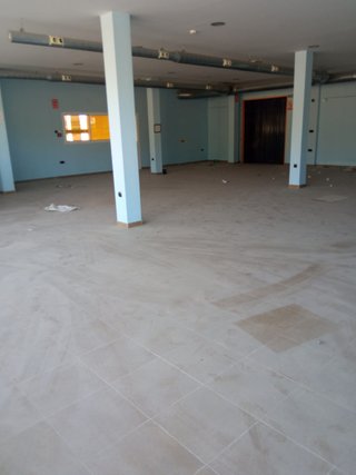 Nave industrial de 1.345 m2 con oficinas