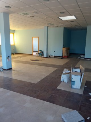 Nave industrial de 1.345 m2 con oficinas
