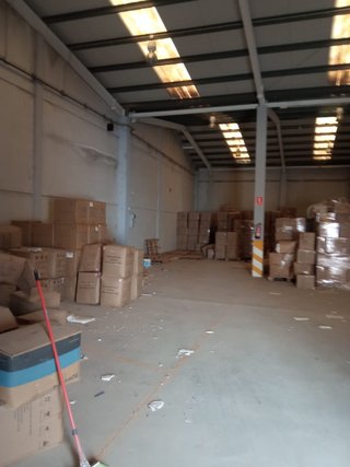 Nave industrial de 1.345 m2 con oficinas