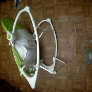 Mecedora para bebé con diseño infantil