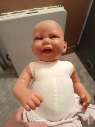 Muñeco bebé con chupete y pijama y complementos