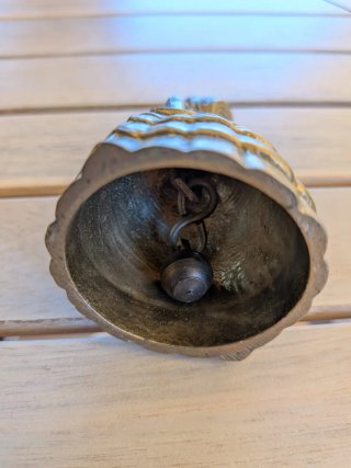 Campana de mesa antigua