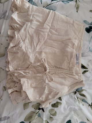 Falda corta Stradivarius beige