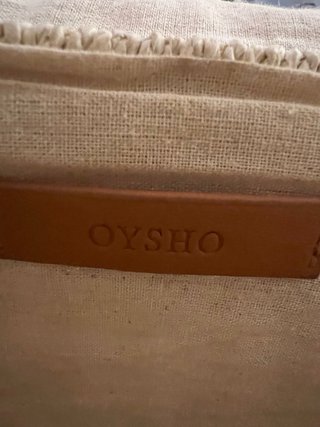 Bolso de mimbre Oysho naranja y beige