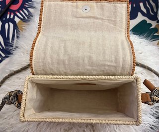 Bolso de mimbre Oysho naranja y beige