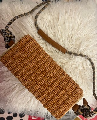 Bolso de mimbre Oysho naranja y beige