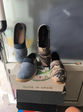 Zapatos planos azules y camuflaje