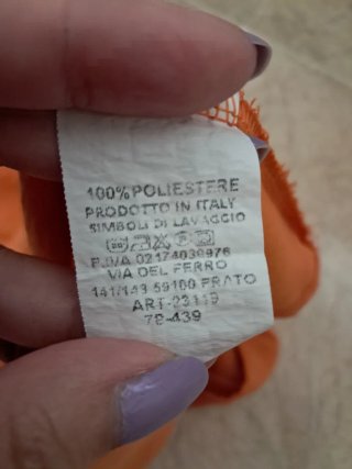 Camisa naranja escote pico sin mangas