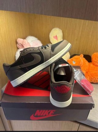 Jordan J1 Low Travis Scott