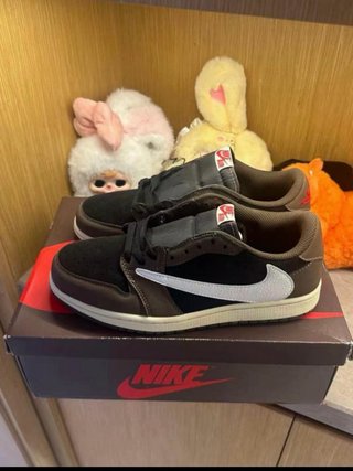 Jordan J1 Low Travis Scott