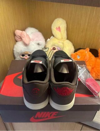 Jordan J1 Low Travis Scott
