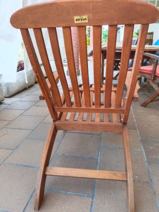 Tumbona de madera reclinable