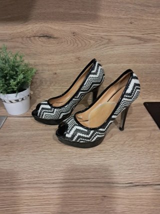 Zapatos de tacón peep toe zigzag
