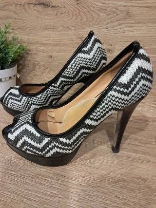 Zapatos de tacón peep toe zigzag