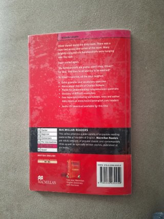 Libro "Oliver Twist" de Charles Dickens.