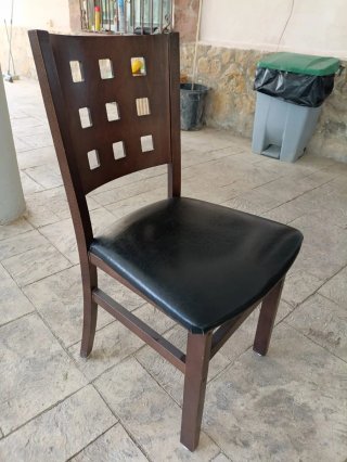 Mesa de comedor de madera y cristal