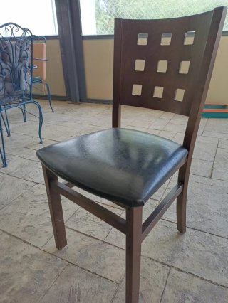 Mesa de comedor de madera y cristal