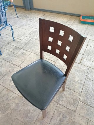 Mesa de comedor de madera y cristal