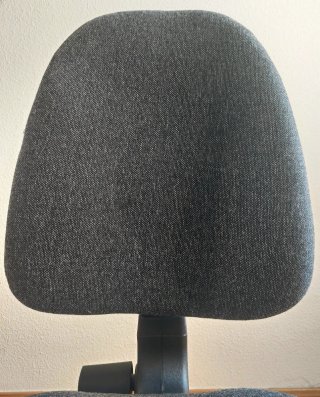 Silla de oficina/estudio gris oscuro y negra.