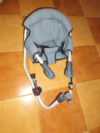 Trona NURSE portátil para bebé.