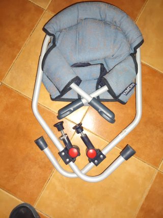 Trona NURSE portátil para bebé.