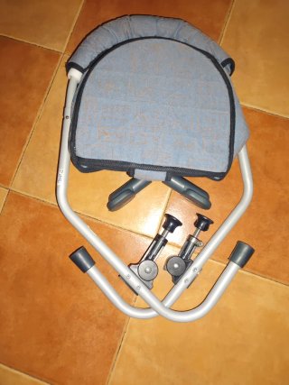 Trona NURSE portátil para bebé.