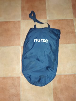 Trona NURSE portátil para bebé.