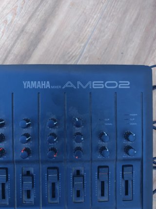 Mesa de mezclas Yamaha AM602