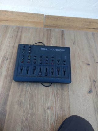 Mesa de mezclas Yamaha AM602