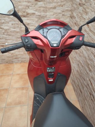 URGE!!Moto Honda SH 300