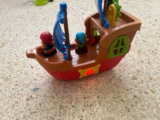Barco pirata con música y luz