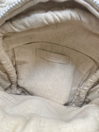 Bolso mochila crochet Zara tachuelas beige
