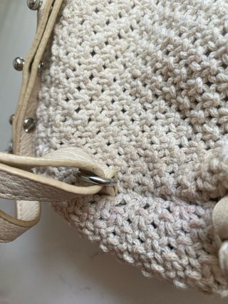 Bolso mochila crochet Zara tachuelas beige