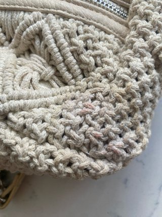 Bolso mochila crochet Zara tachuelas beige