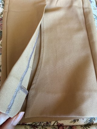Pantalón beige acampanado con aberturas T34