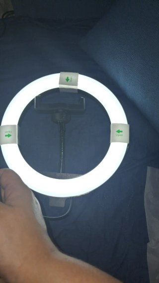 Anello LED con supporto telefono