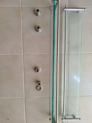 Scaffali in vetro e metallo