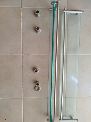 Scaffali in vetro e metallo